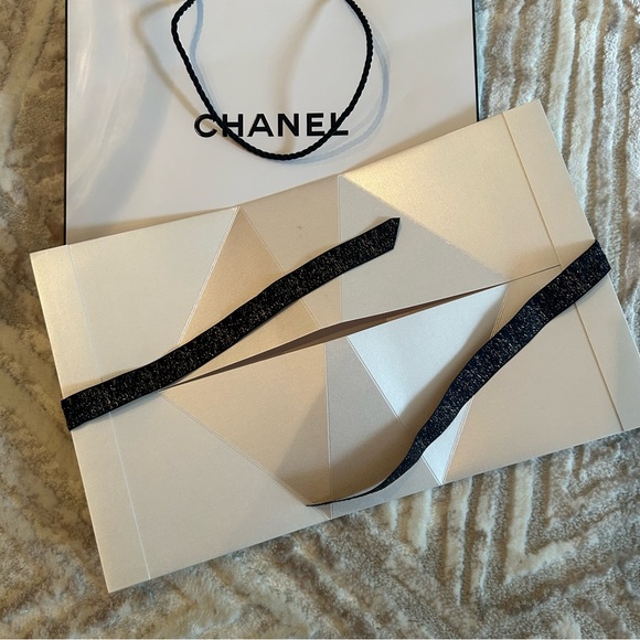 CHANEL Gift Packaging NIB - Picture 4 of 12